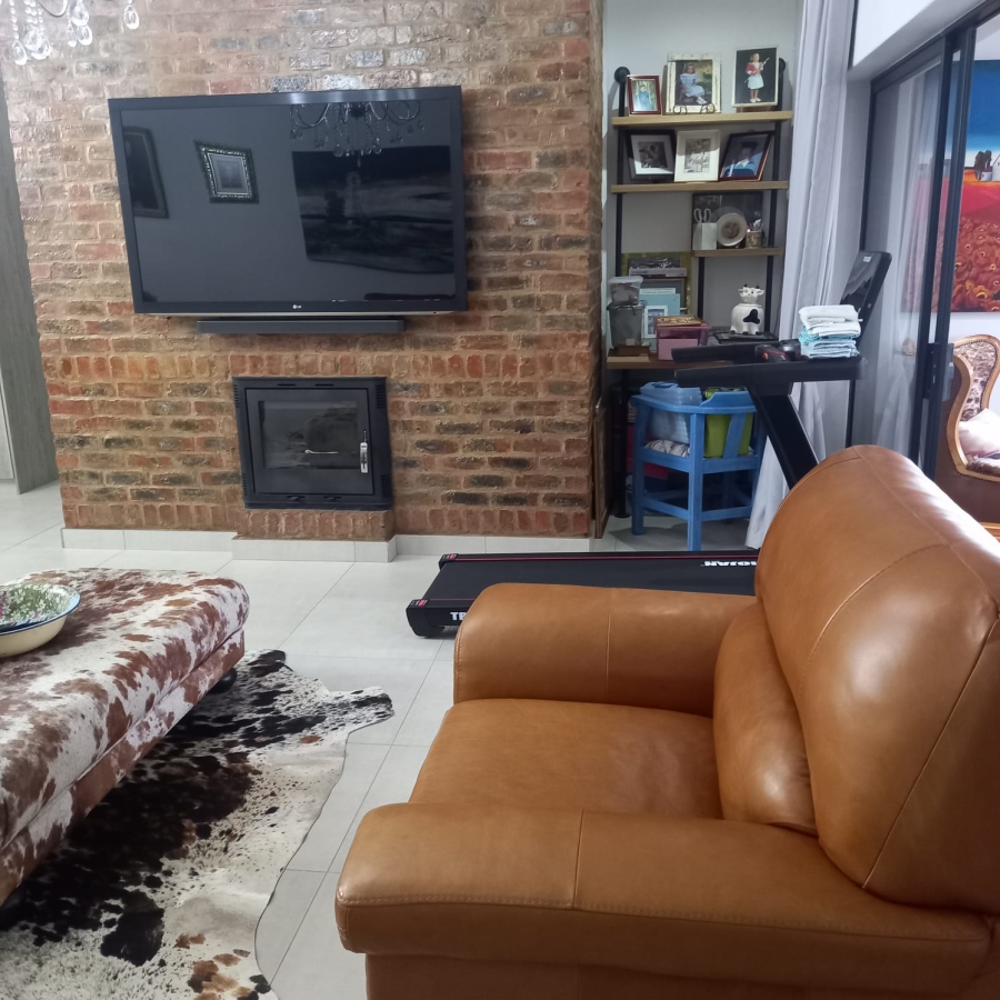 4 Bedroom Property for Sale in Menkenkop Western Cape